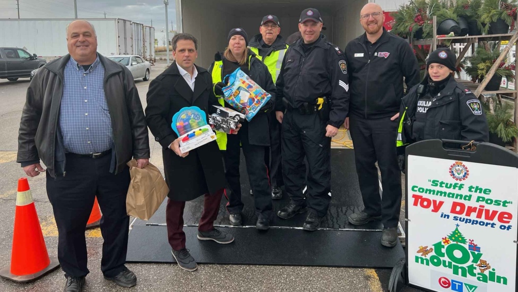 South Simcoe Police station outside Canadian Tire and Sobey's in Bradford on Dec. 2, collecting unwrapped toys and non-perishable food donations. (SSP/Twitter)