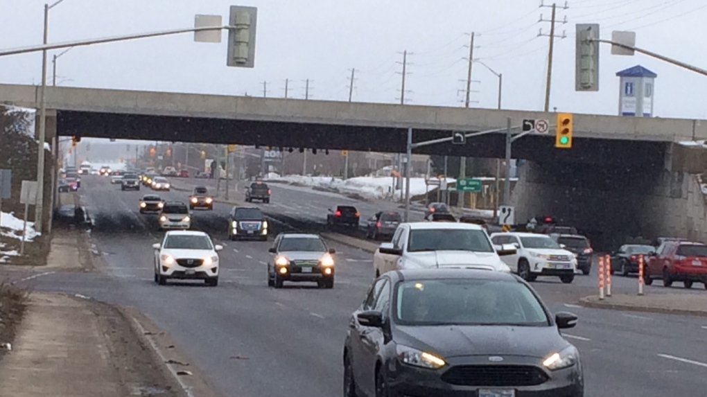 Traffic along Mapleview Drive in Barrie, Ont.  (Rob Cooper/CTV Barrie)