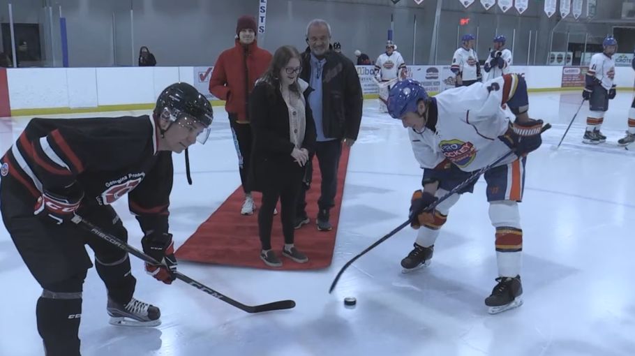 Retired NHL players hit the ice in Keswick to take on members from the Georgina Fire Department on Thurs. Dec. 29, 2022 (Steve Mansbridge/CTV News Barrie) 