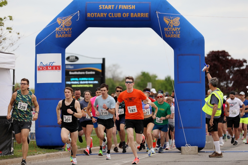 Hundreds of Barrie residents ran in Barrie Rotary's Retro Fun Run along the lake shore May 25, 2022. (Courtesy of Louise Jones)
