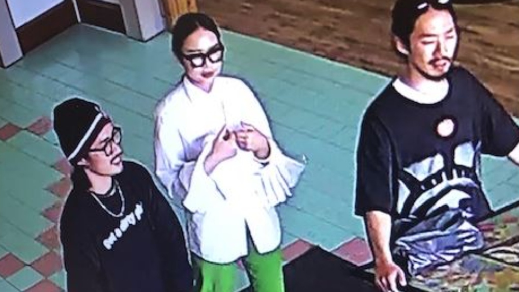 Police released an image of three people wanted in connection with an alleged jewelry theft in Thornbury, Ont. (OPP)