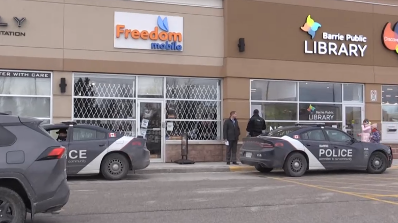 A photo of the freedom Mobile store where officers were called to at around 3:30 p.m. on Sat., Jan. 28 (Steve Mansbridge/CTV News). 