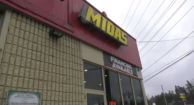 A photo of Midas Auto Service in Barrie (Molly Frommer/CTV News). 