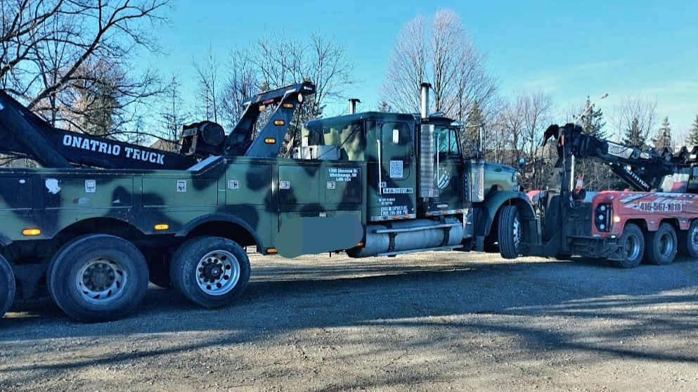 A tow truck with the word Ontario spelled incorrectly is inspected in Caledon, Ont., during an OPP one-day blitz on Nov. 22, 2023. (Source: OPP)