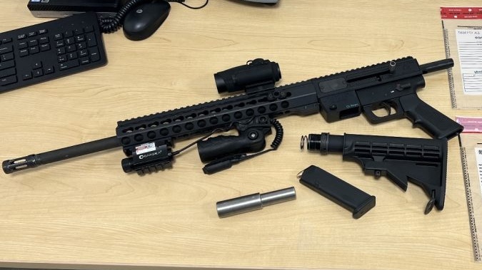 Police display a semi-automatic assault style rifle with ammunition allegedly seized during an arrest in Barrie, Ont., on Mon., Sept. 18, 2023. (Source: Barrie Police Services)