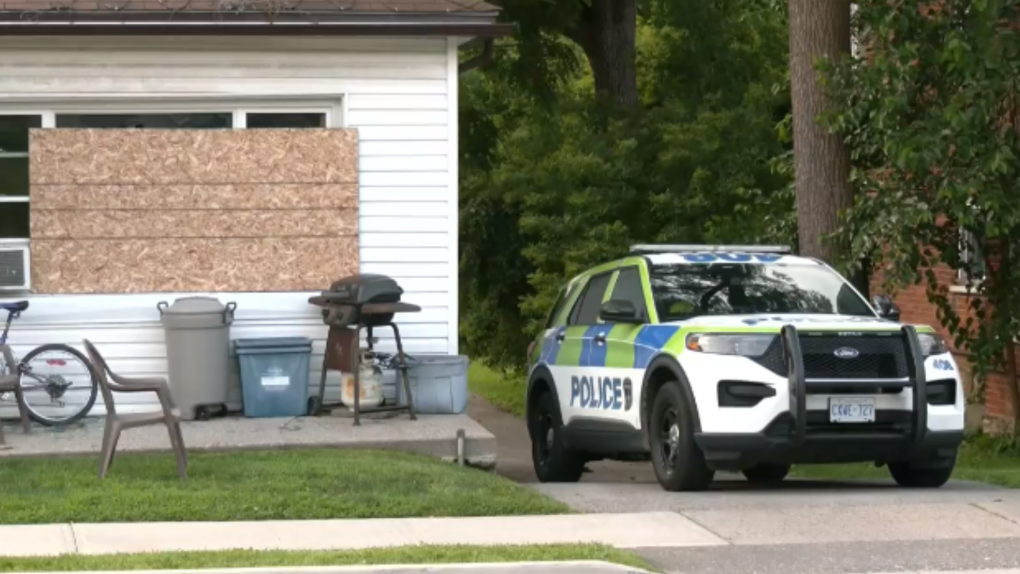 Barrie police investigate at Penetang Street home